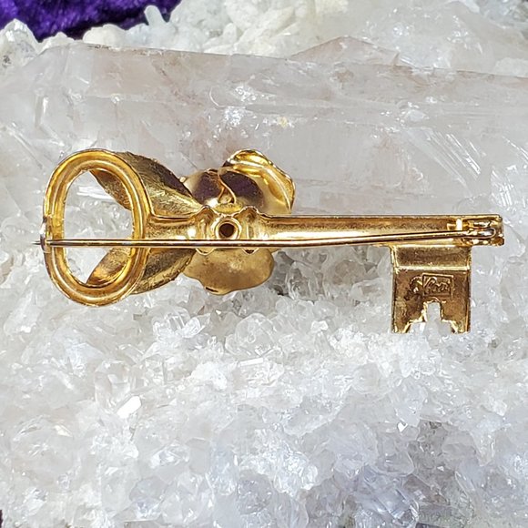 REDUCED!  Skeleton Key with Rose By Coro Brooch/Pin - Picture 2 of 5